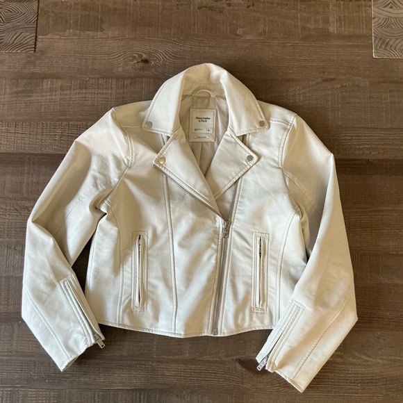 Abercrombie & Fitch Jackets & Blazers - Abercrombie & Fitch Women's Vegan Leather Biker Jacket Size Large